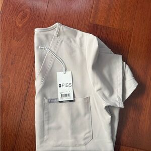 FIGS Neutral Grey Scrub Top